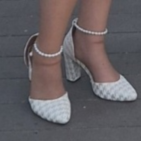 Cream and gold houndstooth heels - Picture 4 of 9